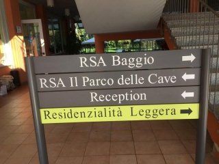 Insegna della residenza per la terza età