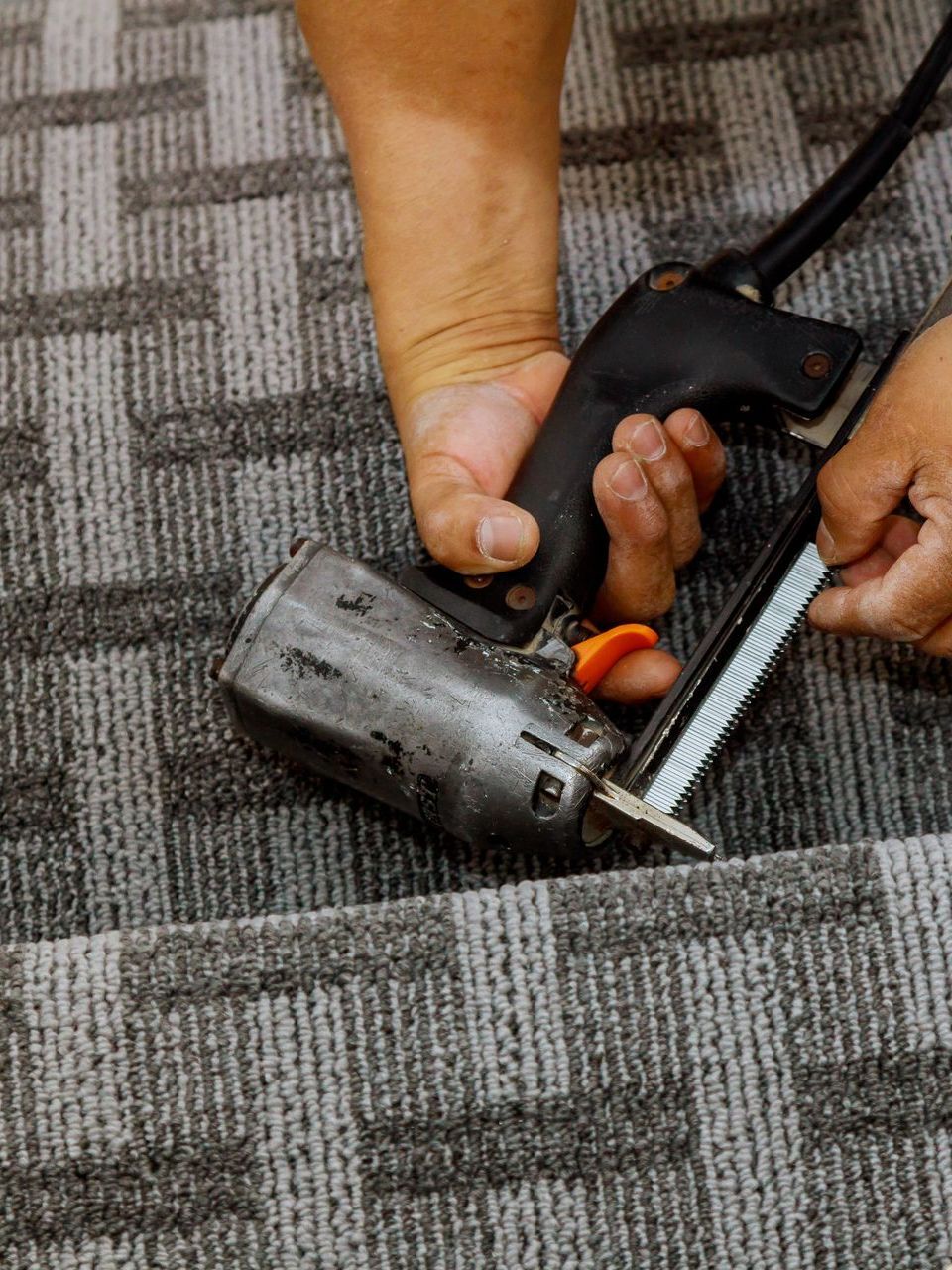 installation of carpet on stairs