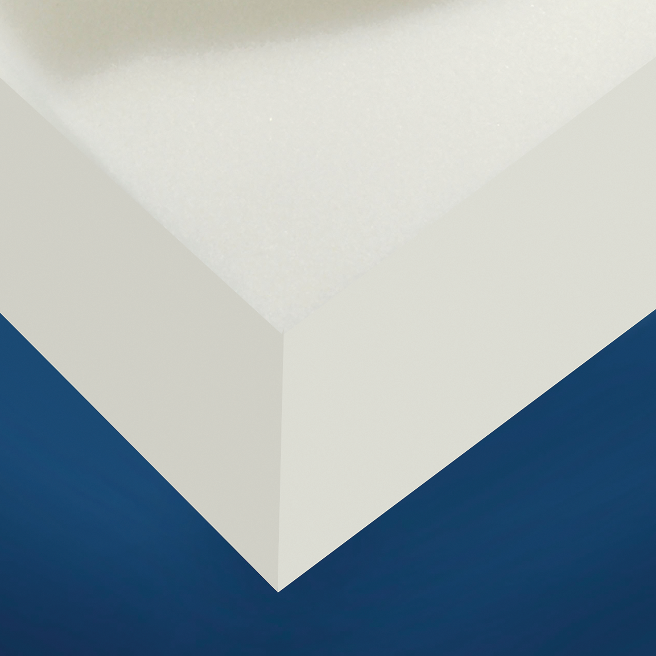 Un trozo de papel blanco sobre un fondo azul