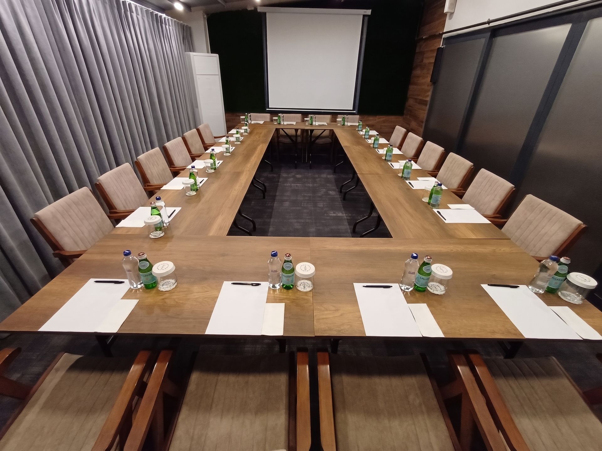 Izz Hotel Koşuyolu | İstanbul |Conference room with a U-shaped table, chairs, water bottles, notepads