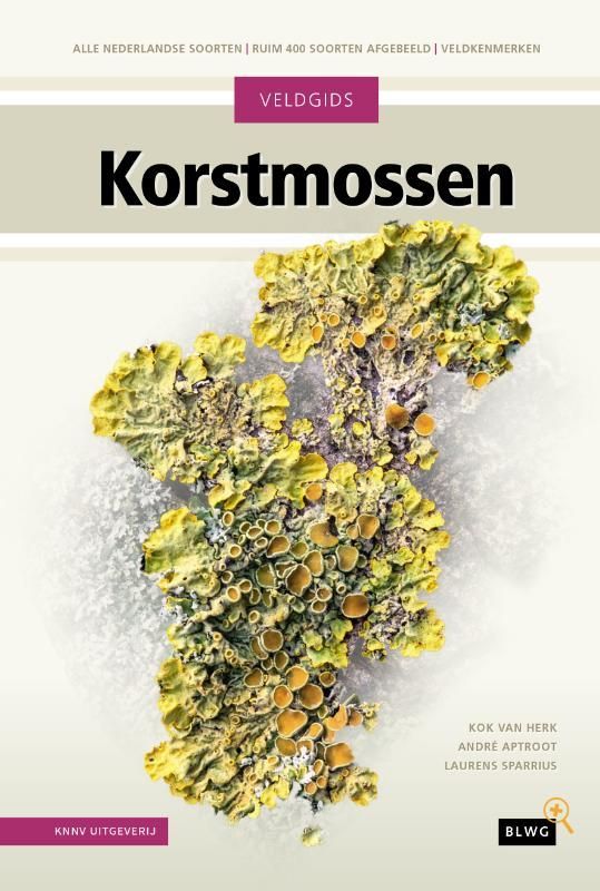 Boekcover met een close-up van een geelgroen korstmos op een witte achtergrond, getiteld 