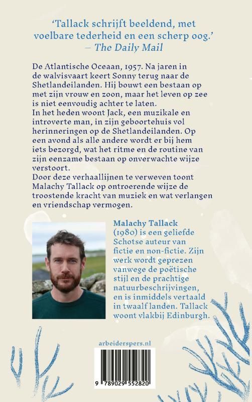 Boekcover: Blauwe oceaan, klein huisje op een heuvel, titel 