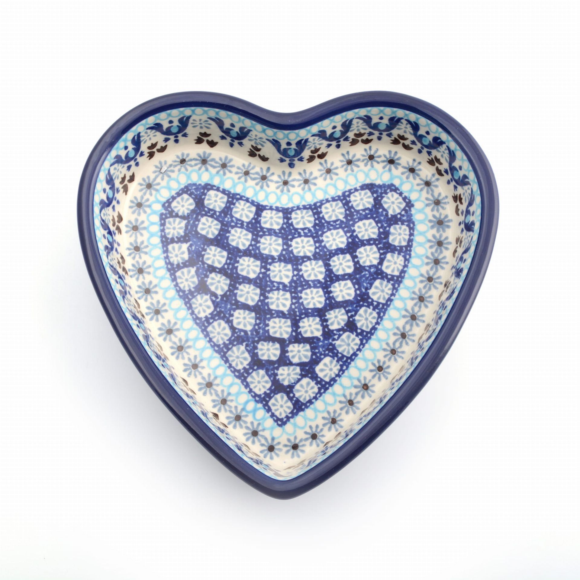 Hartvormige keramische schaal met blauw bloemenpatroon.