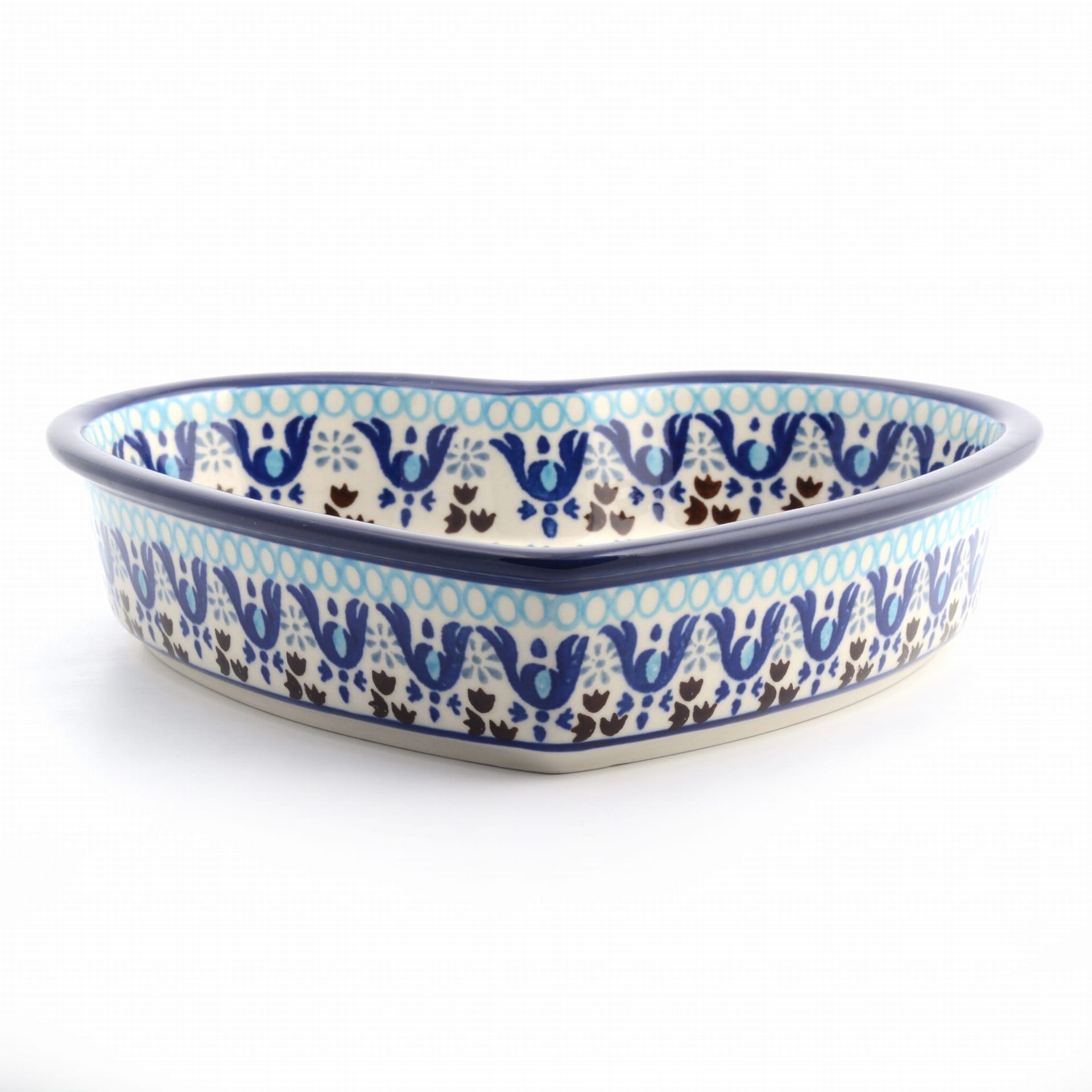 Hartvormige keramische schaal met blauw bloemenpatroon.