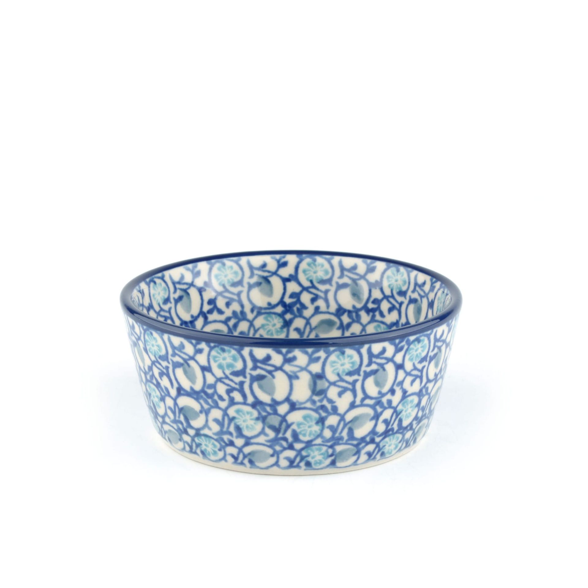 Blauw-witte keramische kom met bloemenpatroon.