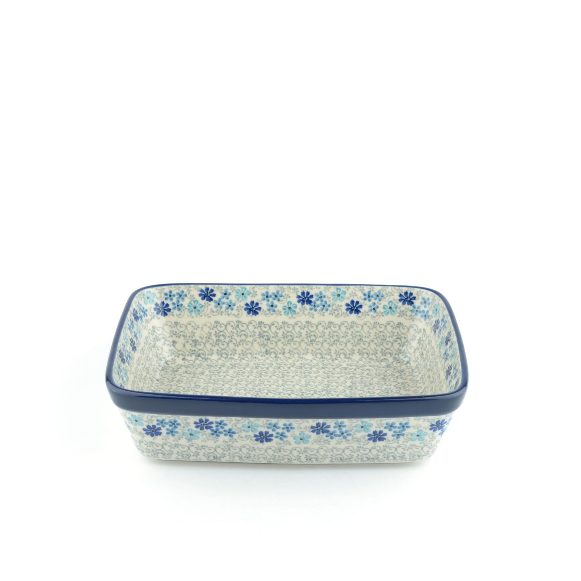 Rechthoekige keramische ovenschaal met blauw bloemenpatroon.