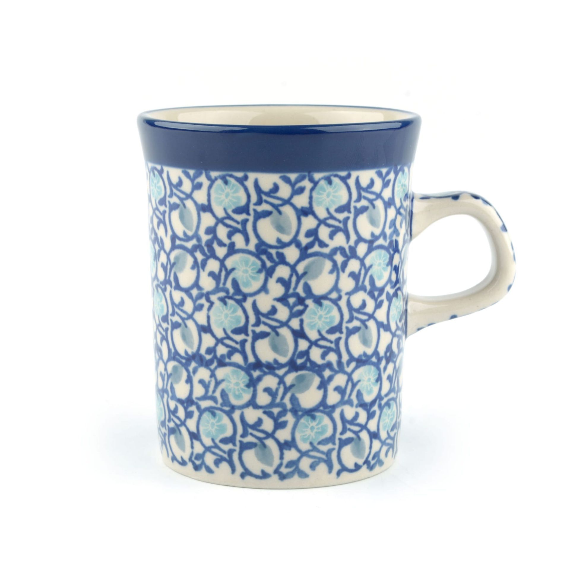 Blauw-wit gestreepte keramische mok met donkerblauwe rand en handvat.