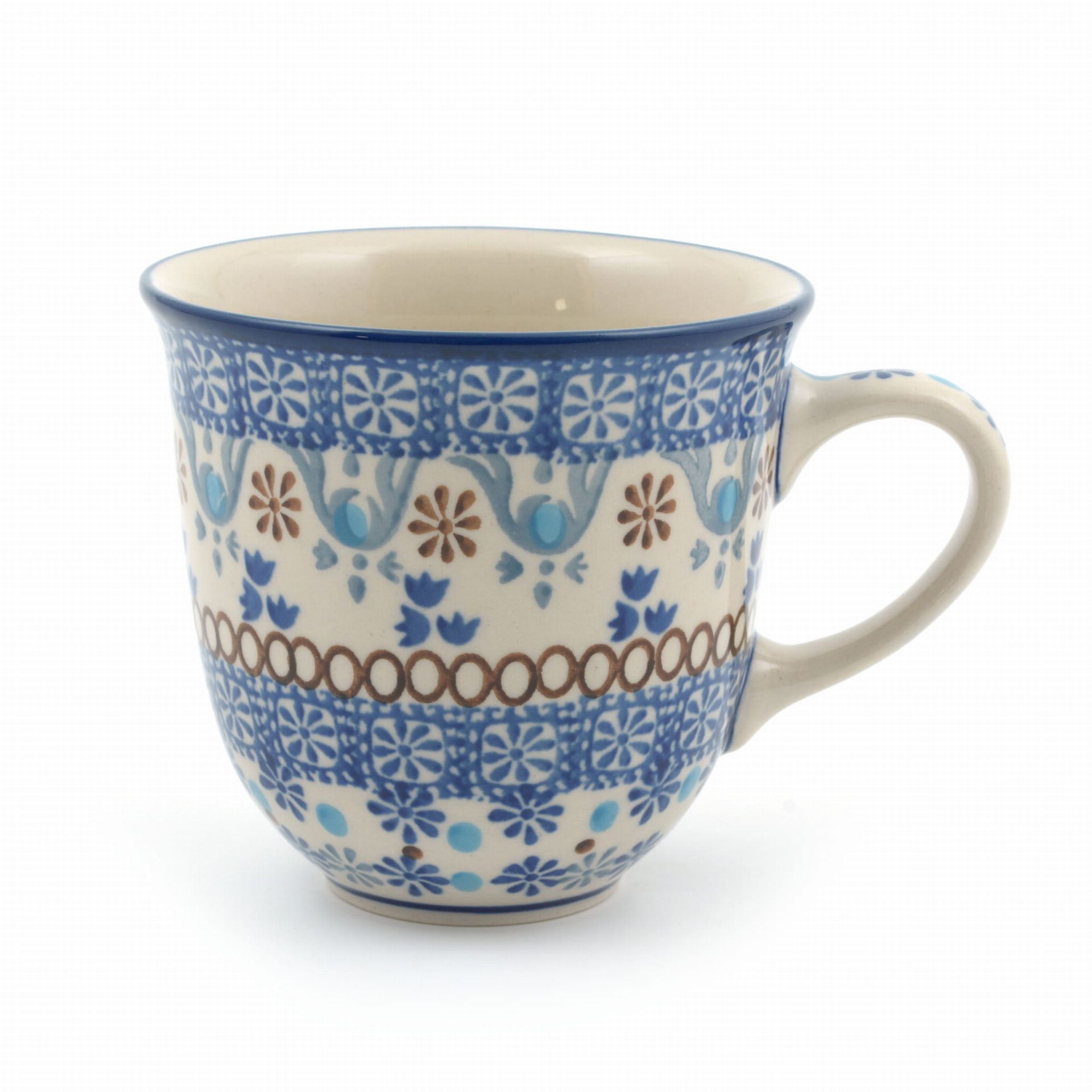 Blauw-witte keramische mok met bloemenpatroon en een gebogen handvat.
