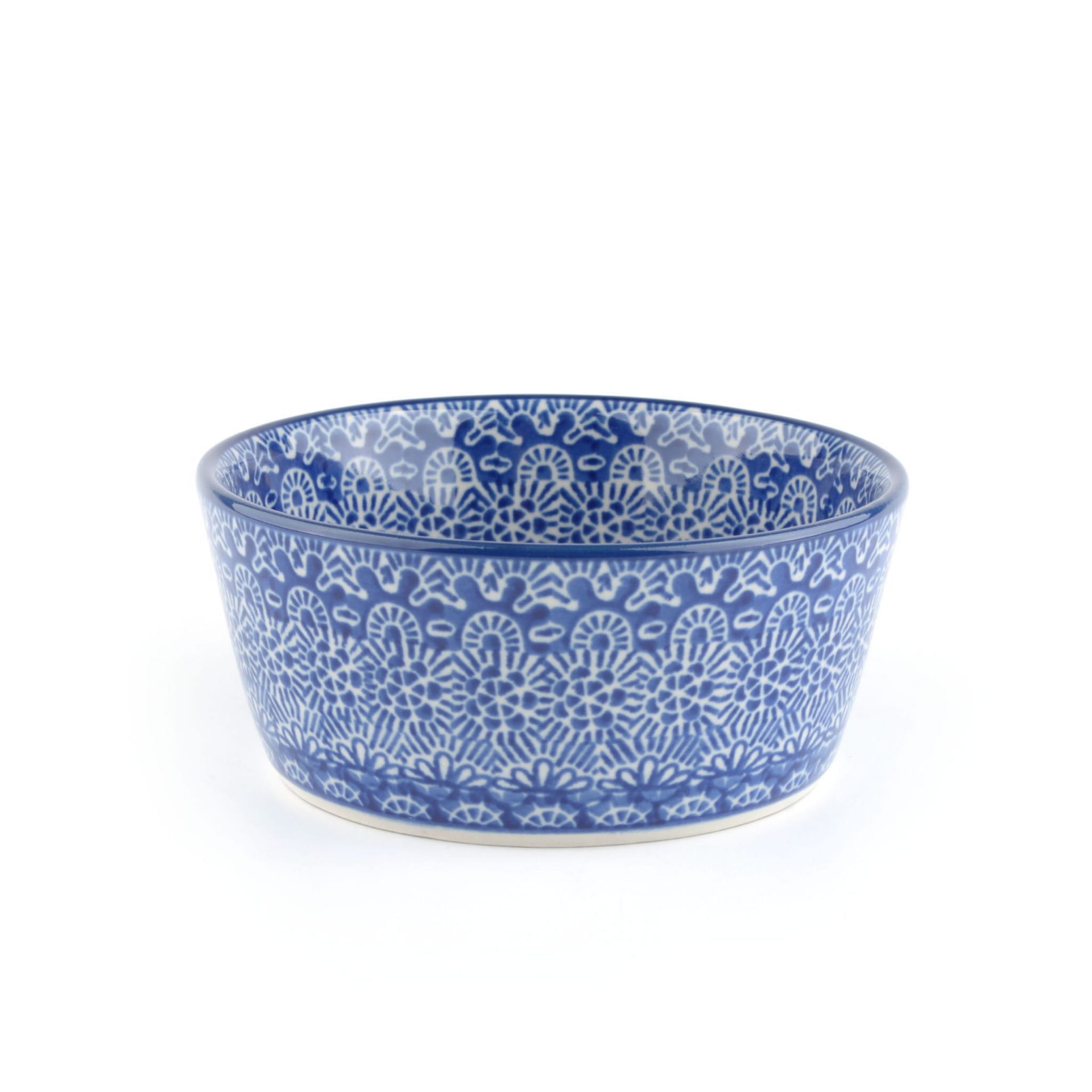 Blauw-wit gestreepte keramische kom.