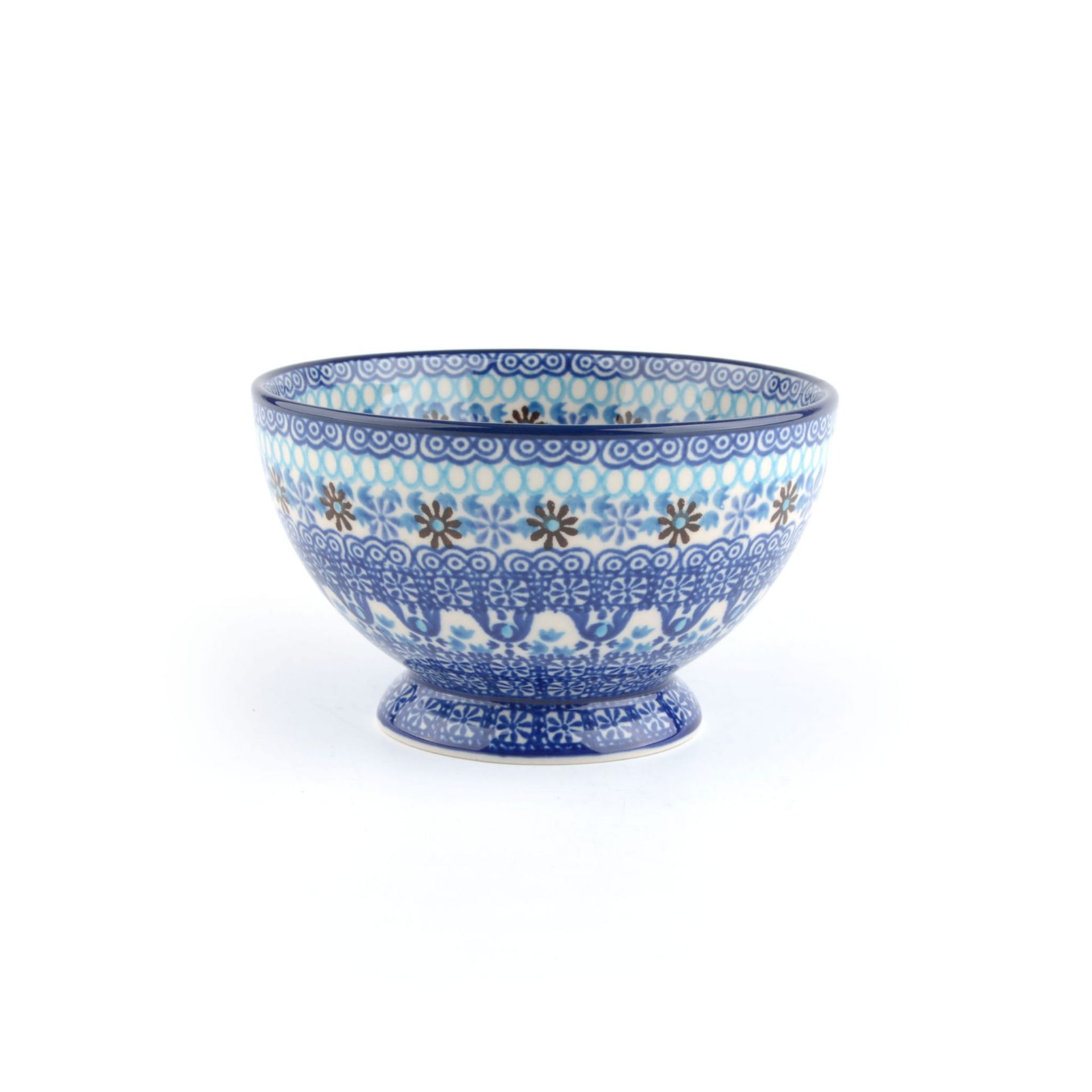 Blauw-wit gestreepte keramische schaal met voetstuk.