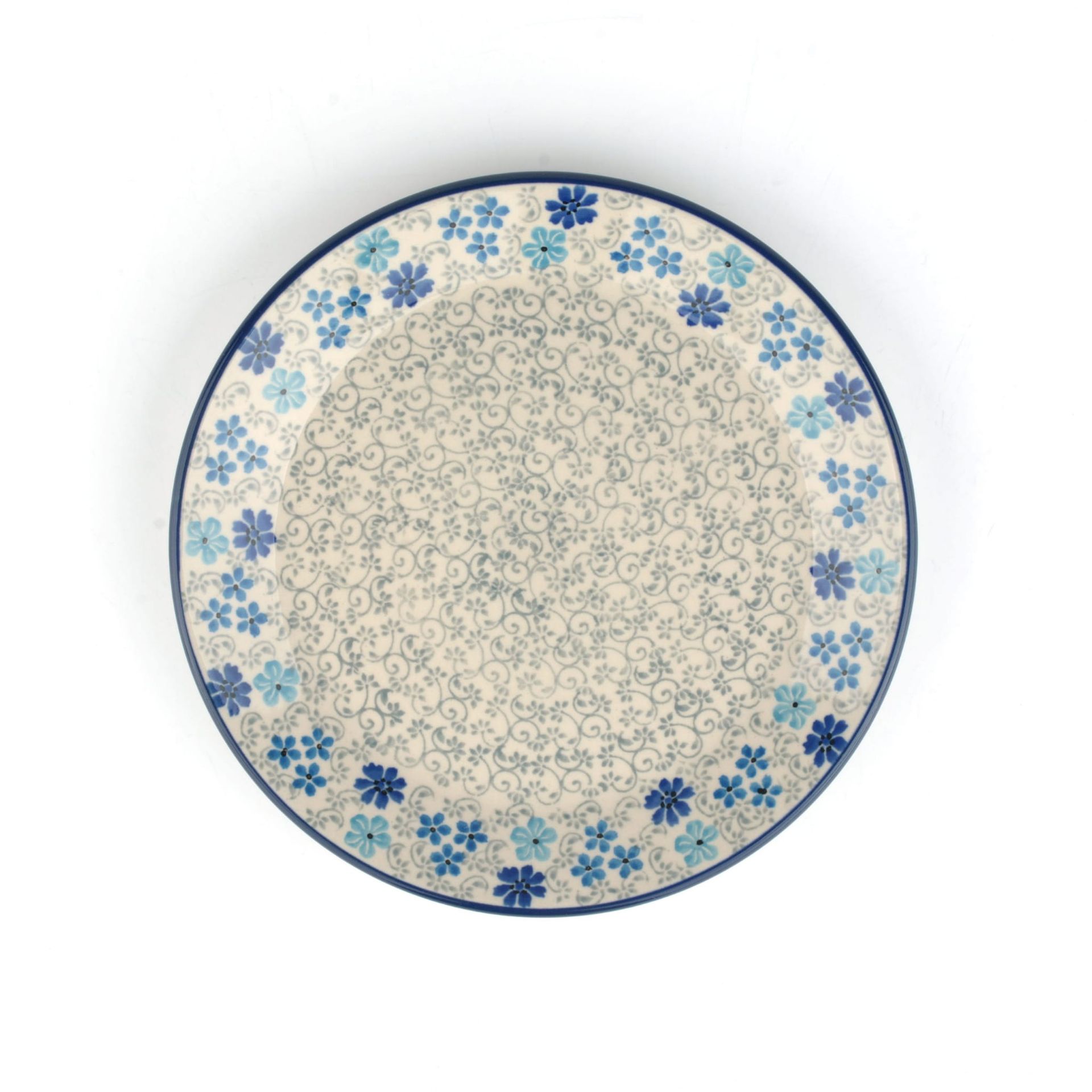 Blauw keramisch bord met bloemenpatroon.