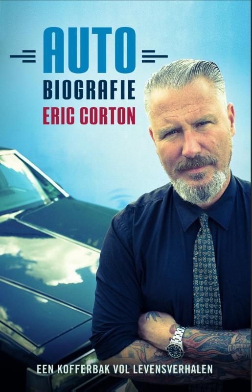 Boekcover: Man met grijze baard staat naast een auto; titel 
