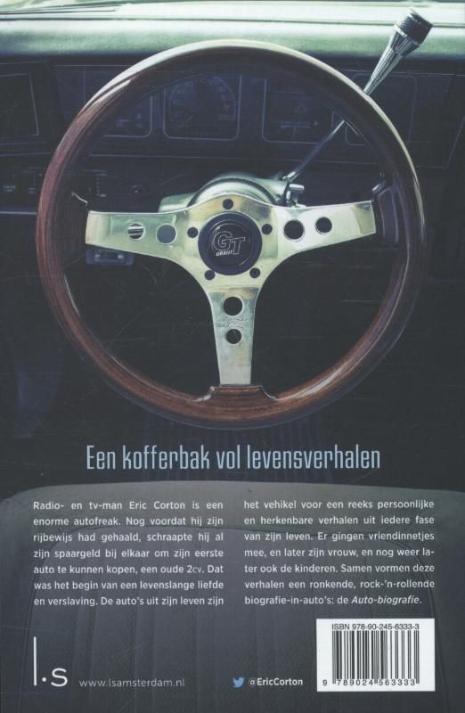Boekcover: Man met grijze baard staat naast een auto; titel 