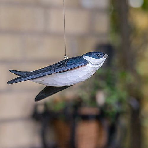 Huiszwaluw hangend hout/ handgemaakt