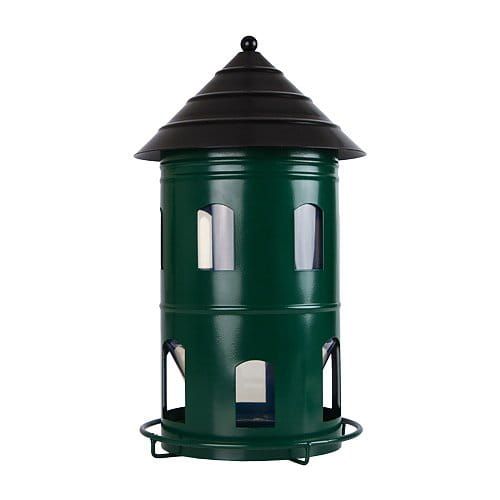 Groene metalen vogelvoederbak met een zwart, gelaagd dak.
