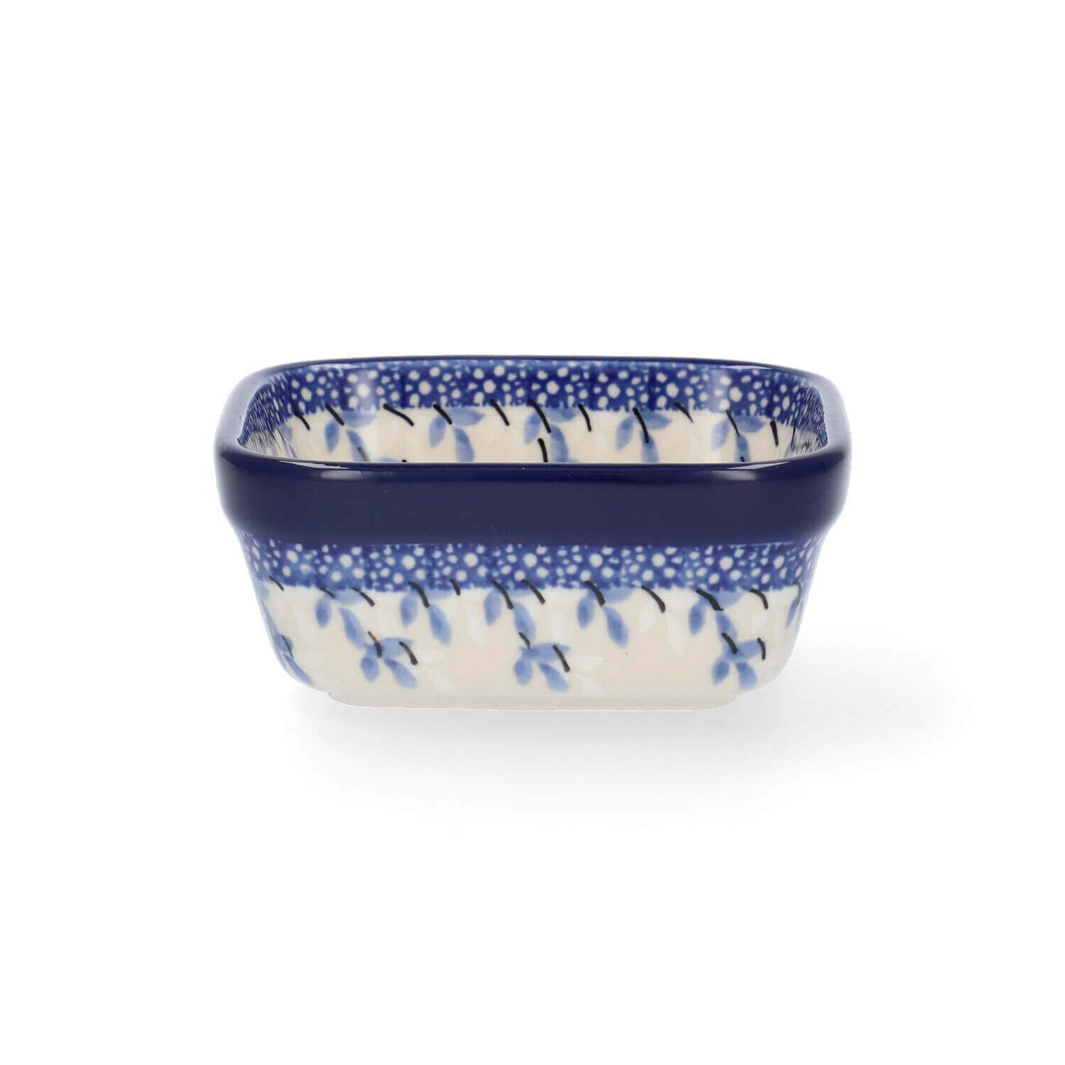Vierkant keramisch schaaltje met blauw-wit patroon.
