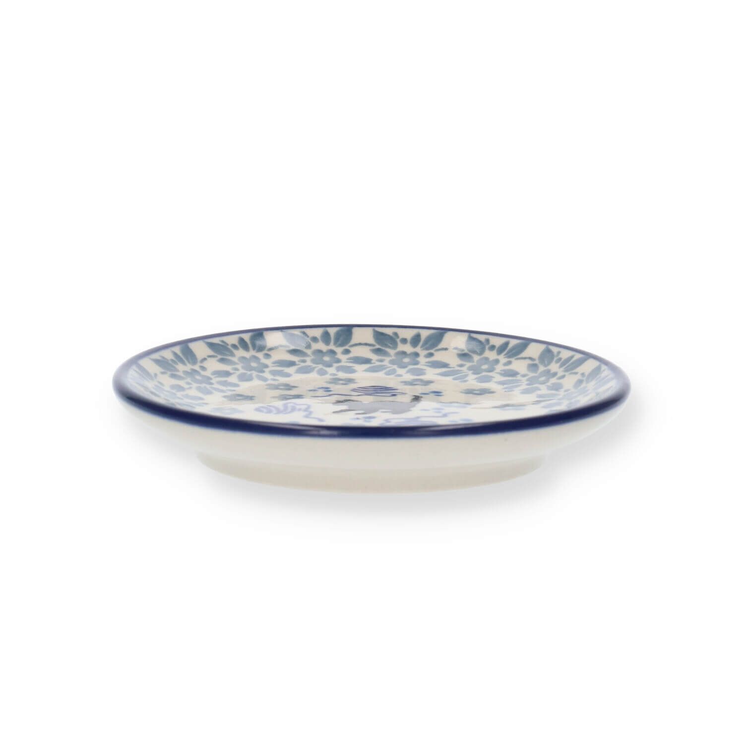 Blauw-wit keramisch zeepbakje met bloemenmotief.