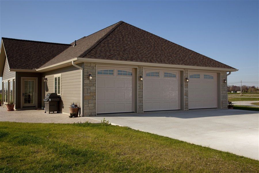 Model 60 in Sandstone with 6 Panel Double Arch Windows