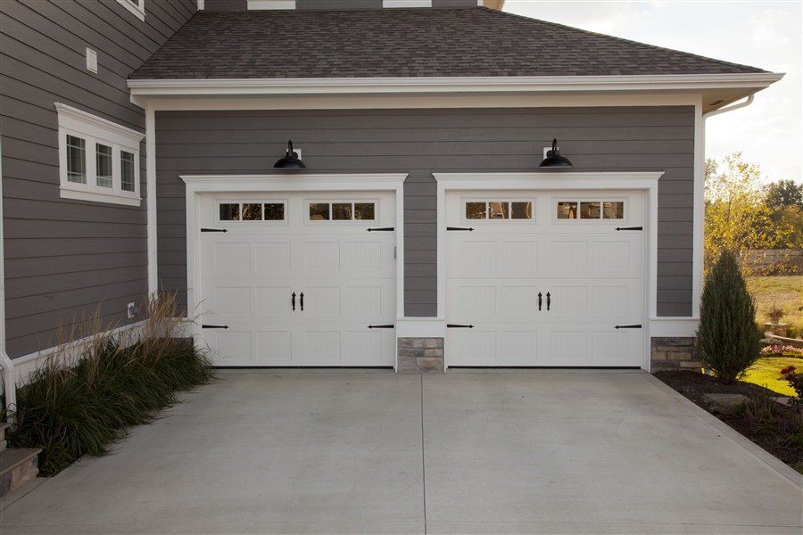 Model 60 in White with 3 Pane Windows and Decorative Hardware