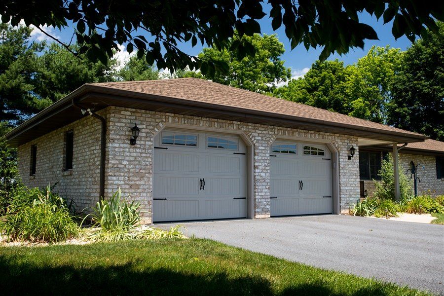 Model 64 in Sandstone with 6 Pane Double Arch Windows and Decorative Hardware