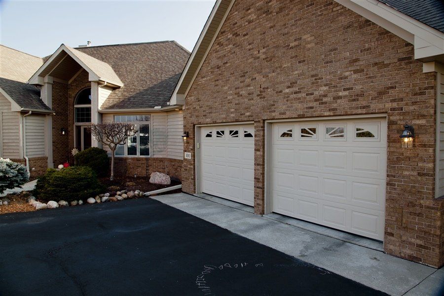 Model 80 in Sandstone with Clear Sherwood Windows