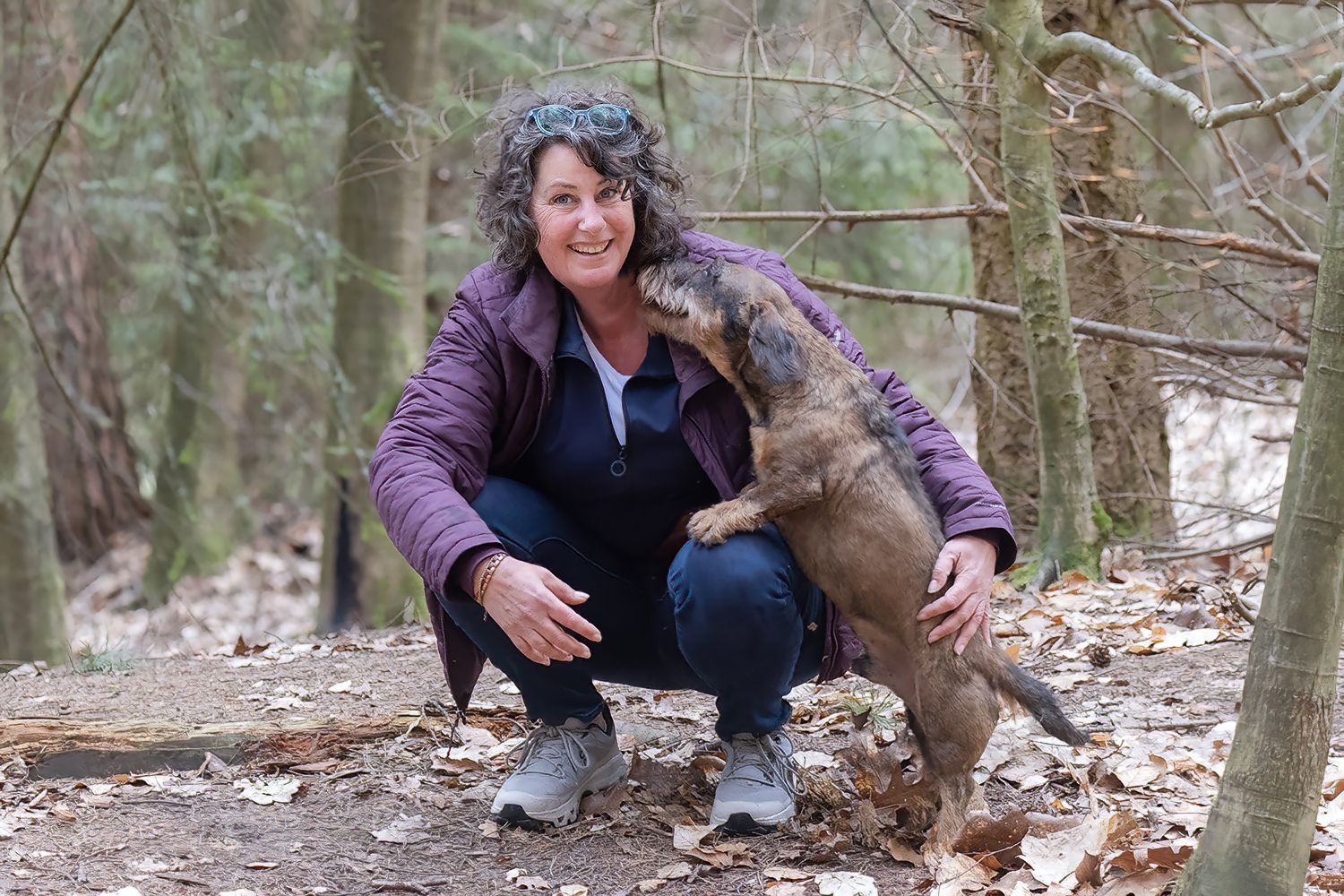 Miek van EchtMiek met hond in het bos
