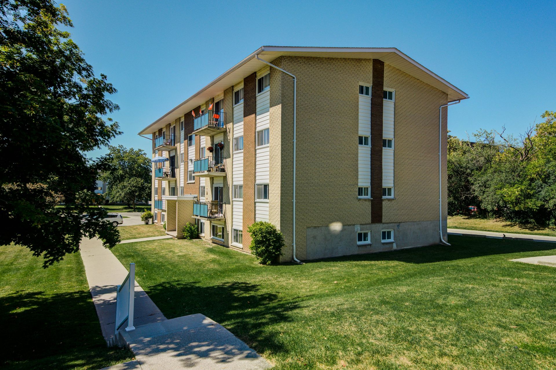 Apartment Gallery 432462 Leinster Street Group Inc.