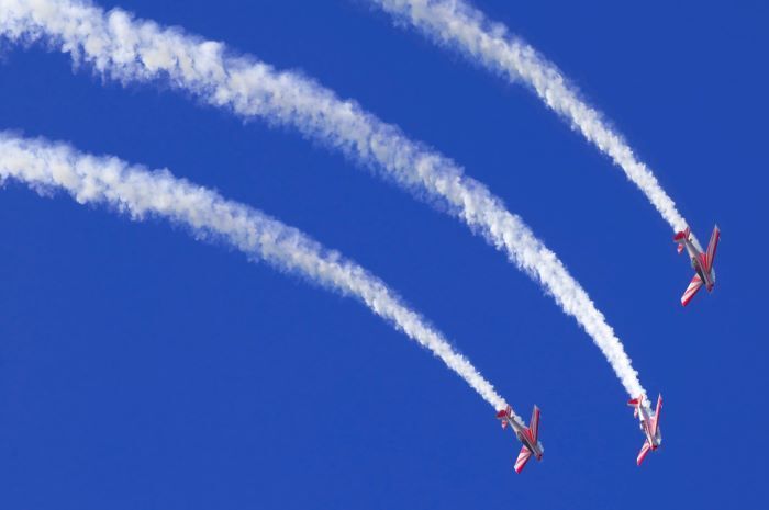 airplanes flying in formation