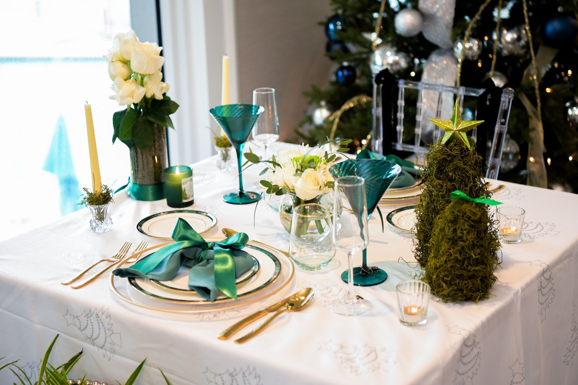 A holiday table setting incorporating green and gold.