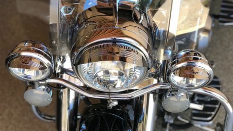 Chrome motorcycle headlight assembly with two turn signals and a central lamp