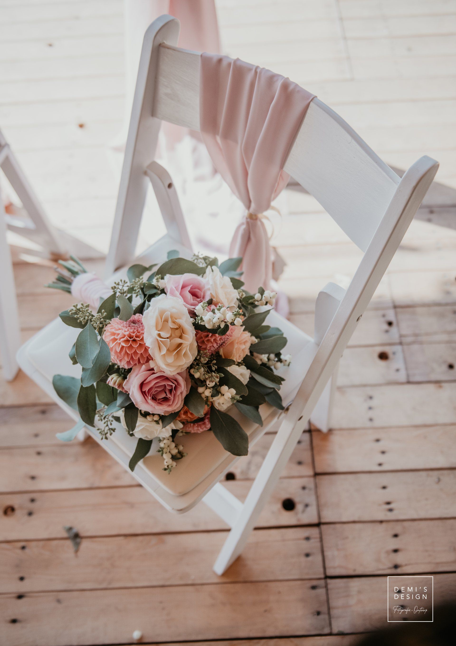 wedding chairs, trouwstoelen, ceremonie stoelen, weddingchairs,bruiloftdecoratie zuid-holland