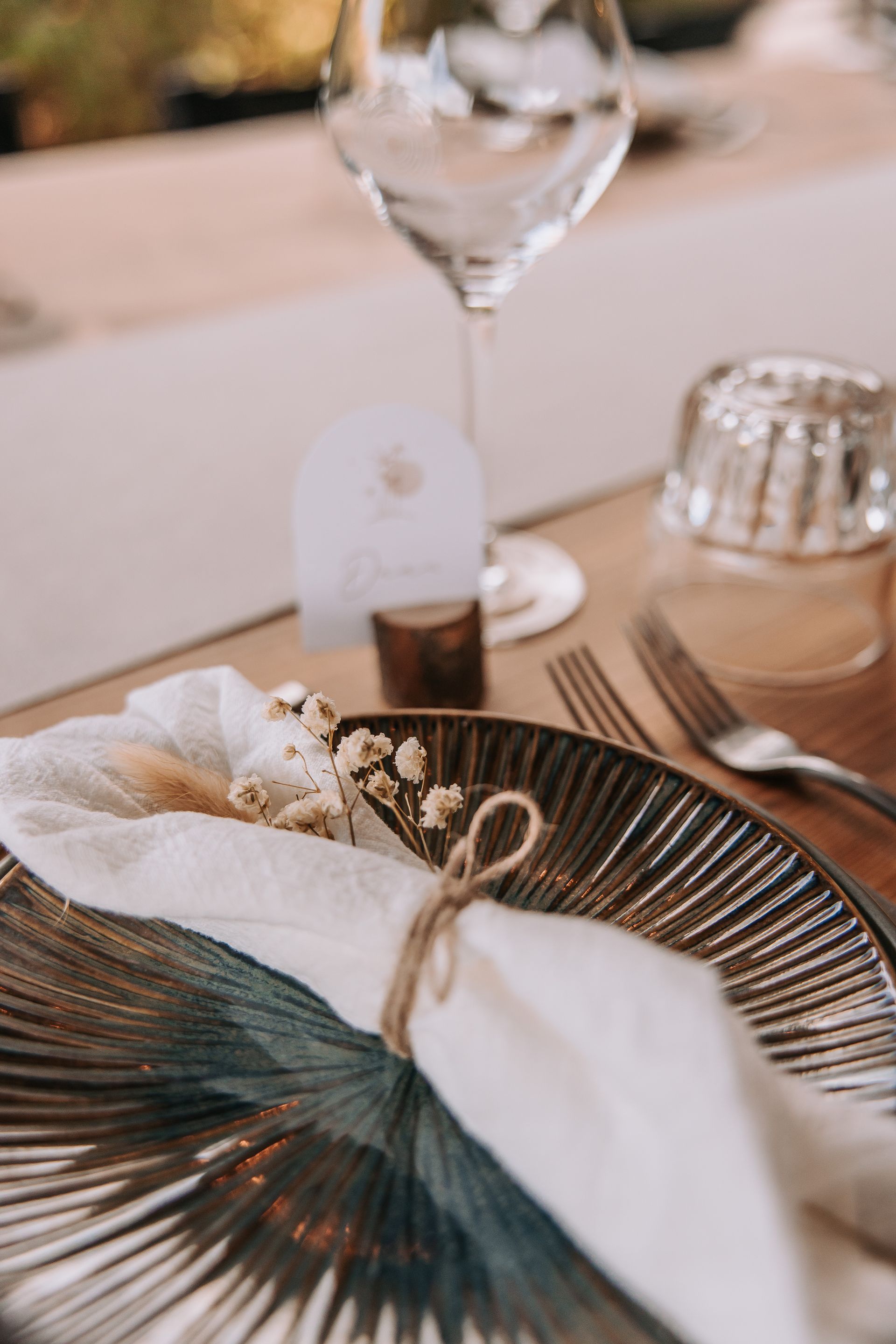 Huur servetten, servetten bruiloft, tafeldecoratie bruiloft, bruiloftstyling, servetringen gold, gouden servetringen