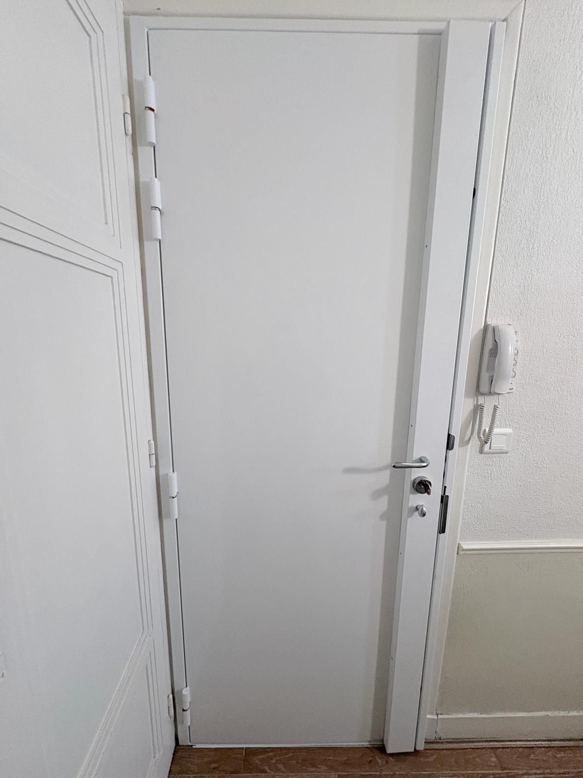 Serrure de sécurité multipoints pour renforcer une porte d'entrée à Saint-Briac-Sur-Mer