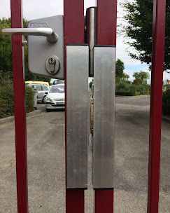 Ventouse électromagnétique sur portail installée à Dinan par Aber sécurité