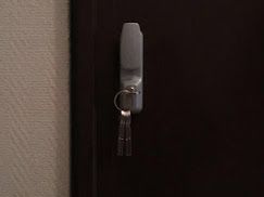 Module extérieur anti panique installé sur porte sortie de secours à Saint-Malo