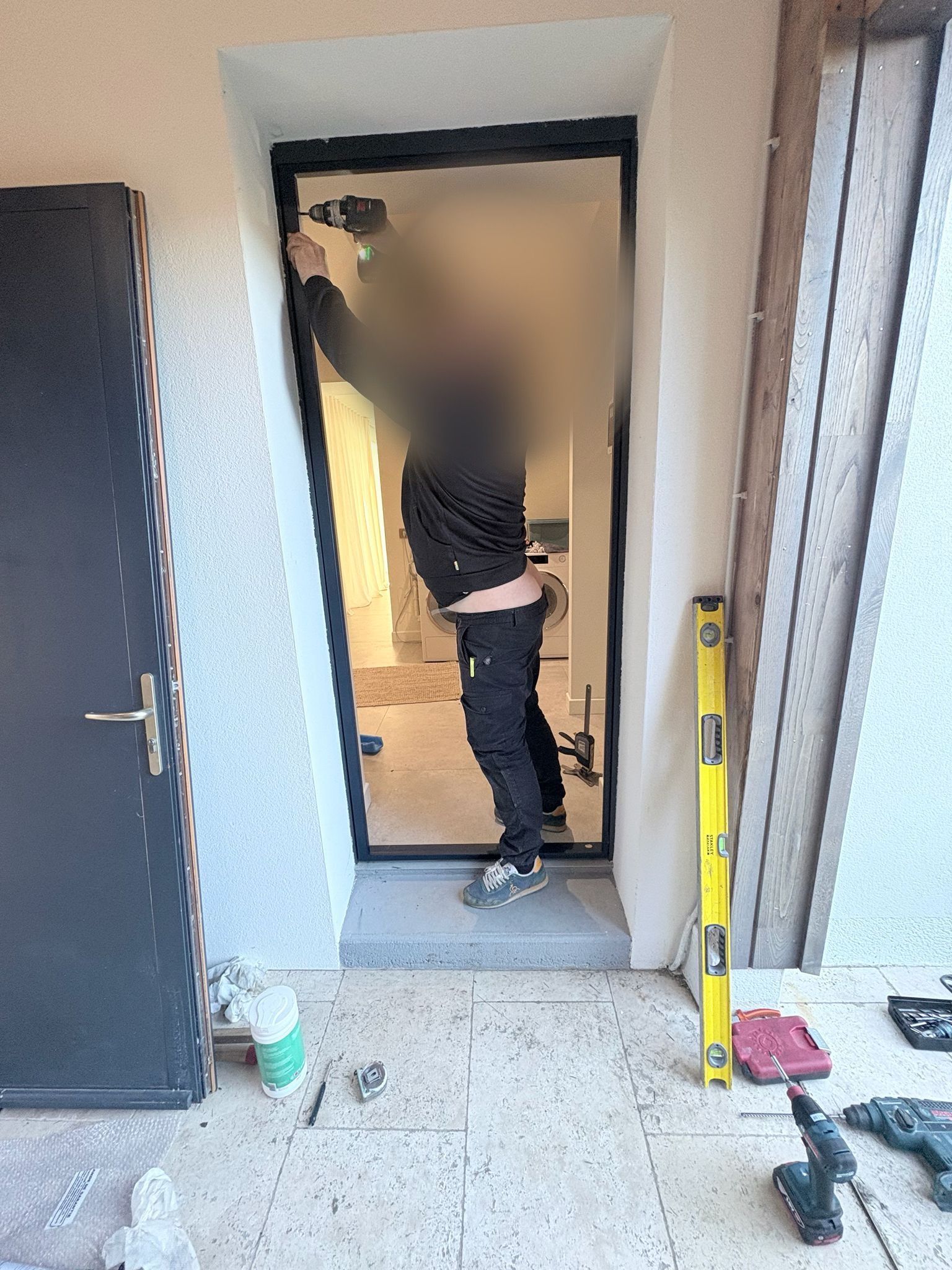 Solution de sécurisation d’une porte palière d’appartement à Dinard.