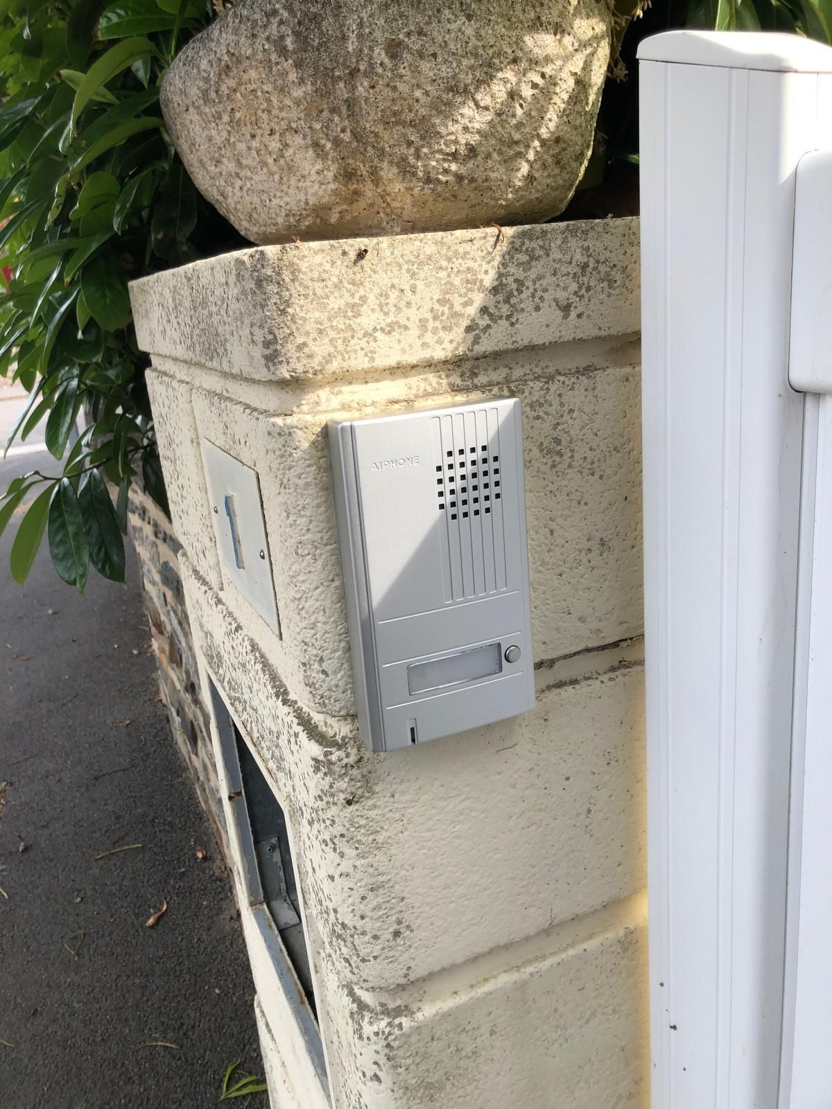 Interphone audio villa installé par Aber sécurité à Dinard