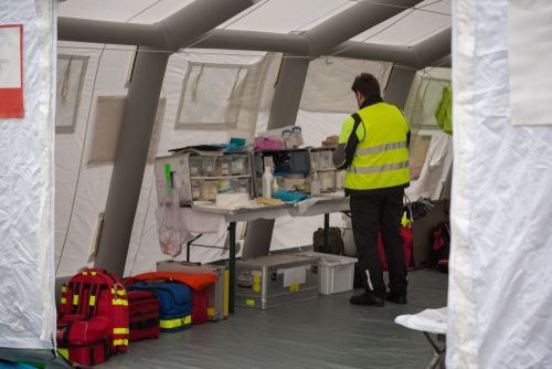 medic, medical services,  set medic, location medic, medical team