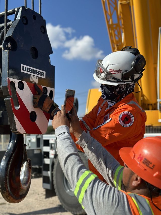 GRÚAS Y MANIOBRAS DEL BAJÍO SA DE CV - Mantenimiento industrial
