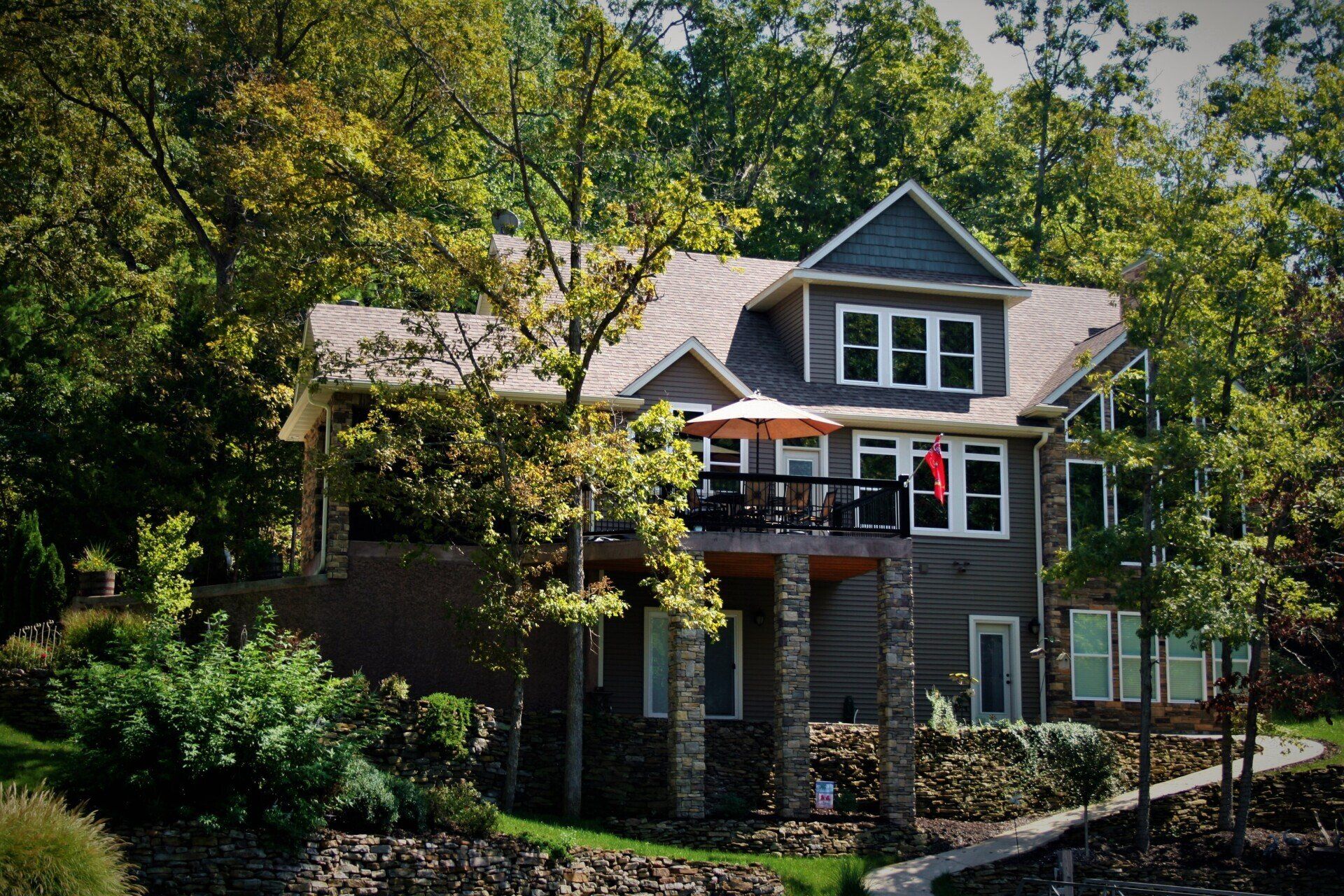 A custom lakehouse by Watts Construction in the mid-Missouri area.