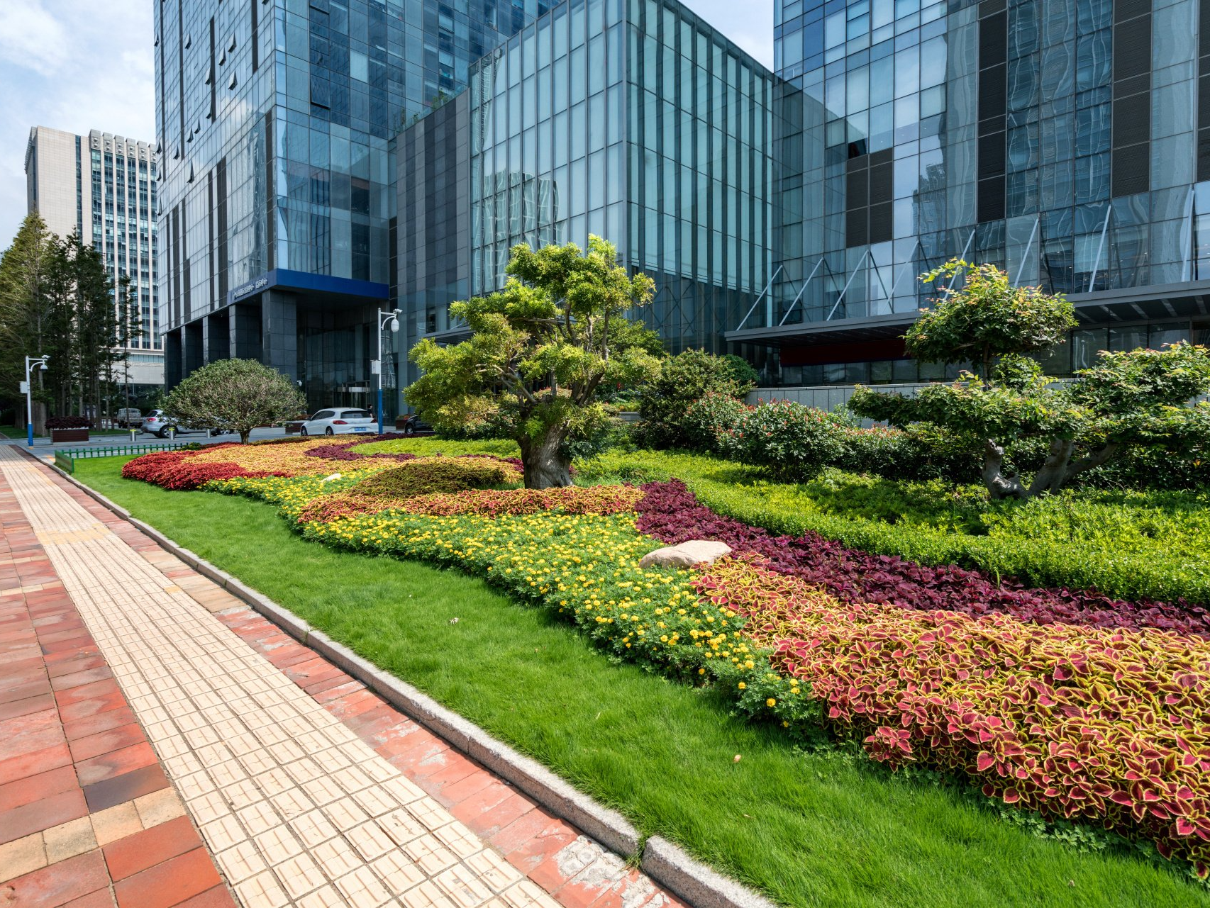 Manicured landscape for Fred's Lawn Care, NJ.