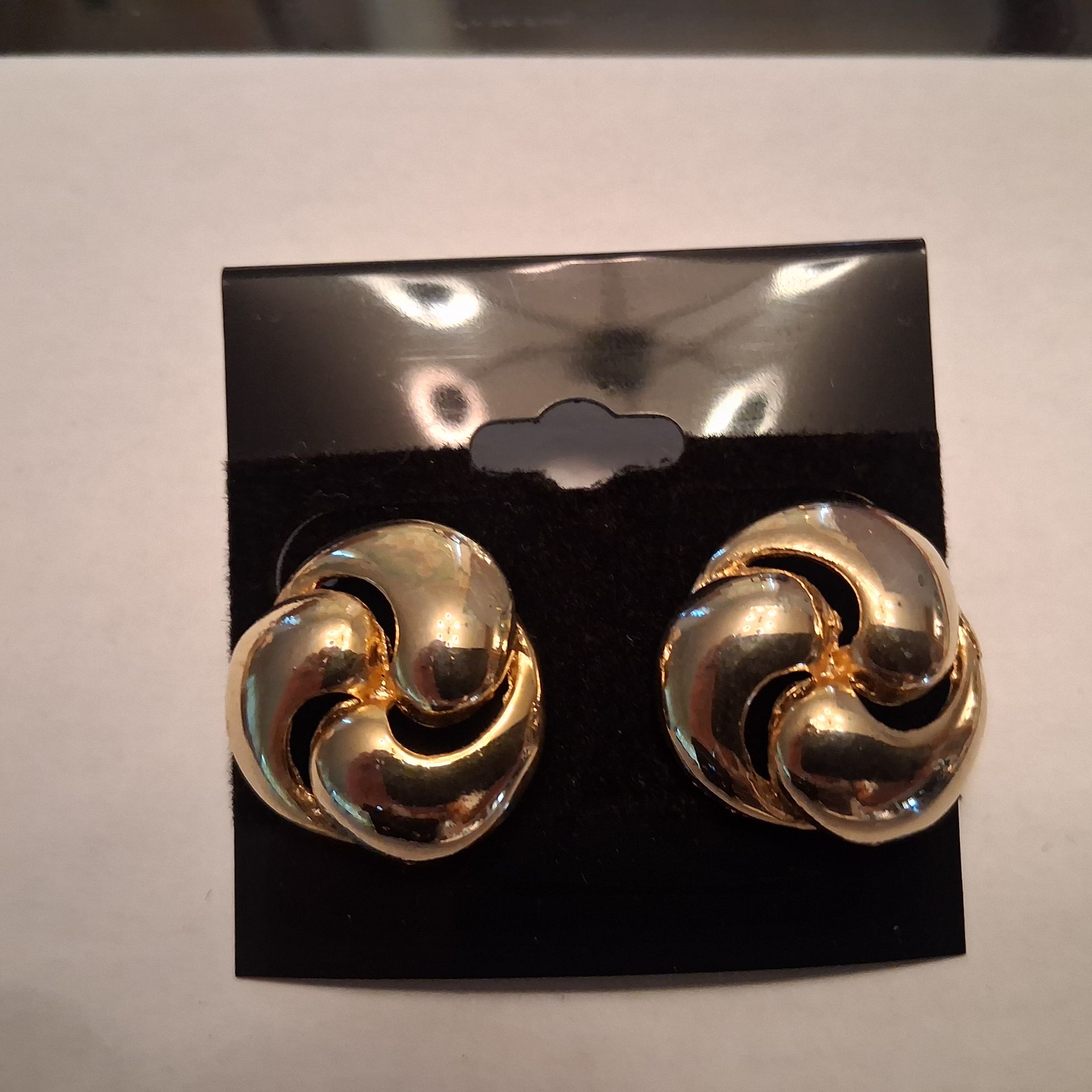 Swirll knot post earrings