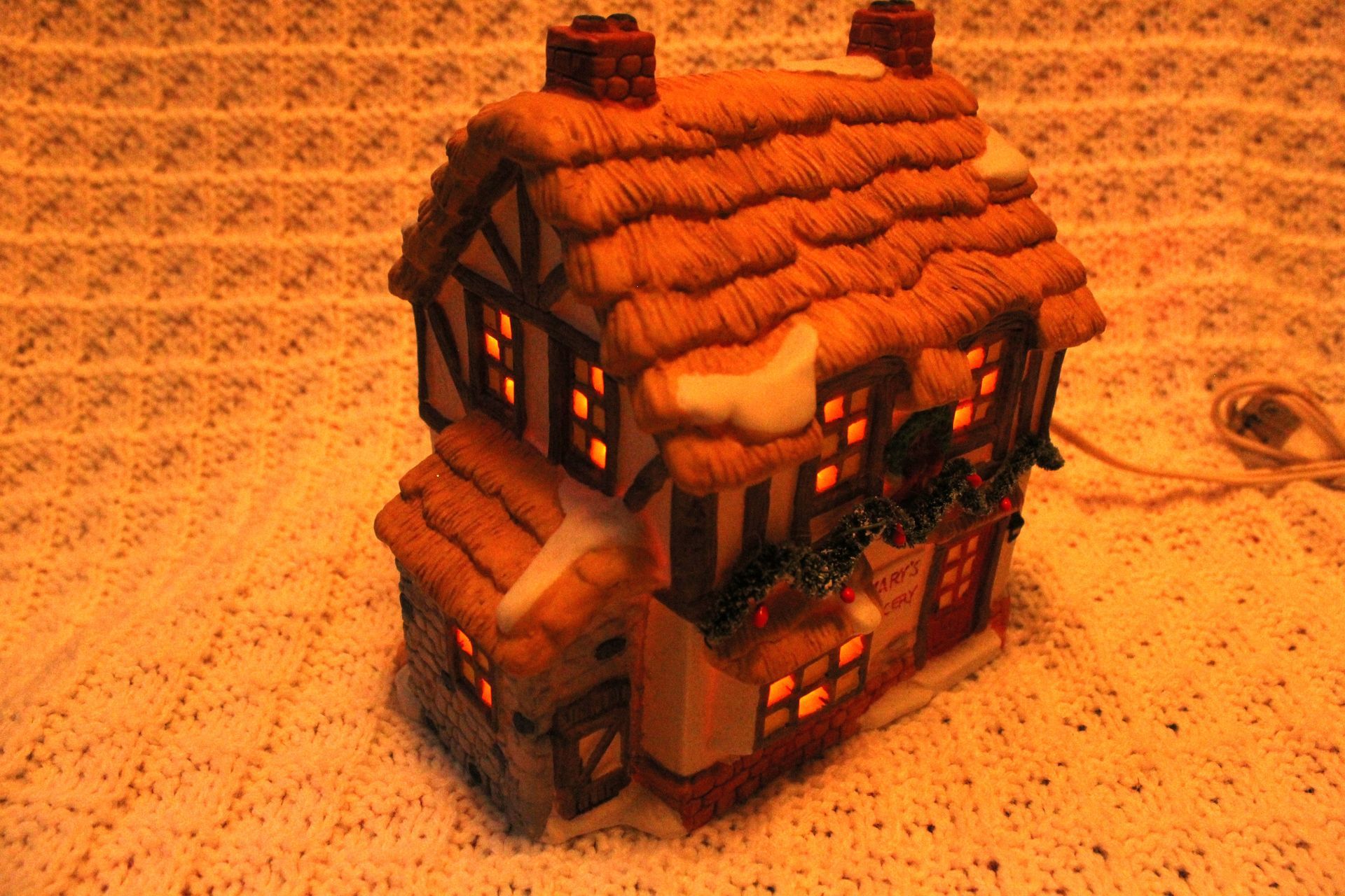 Dickensville Collectibles Noma lit house box with snowy cottage illustration