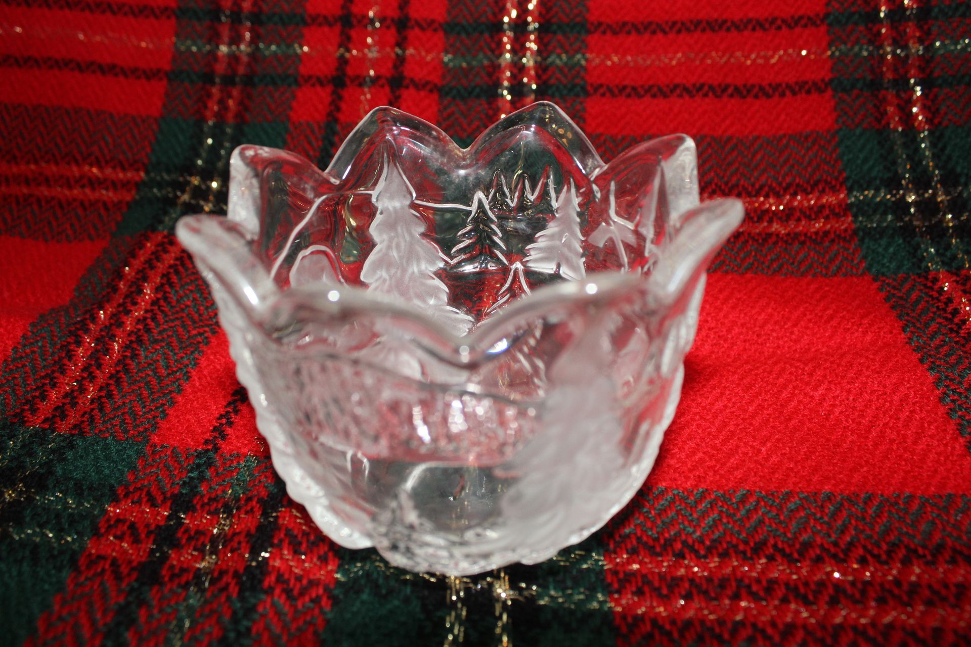 Clear glass bowl on a red plaid blanket