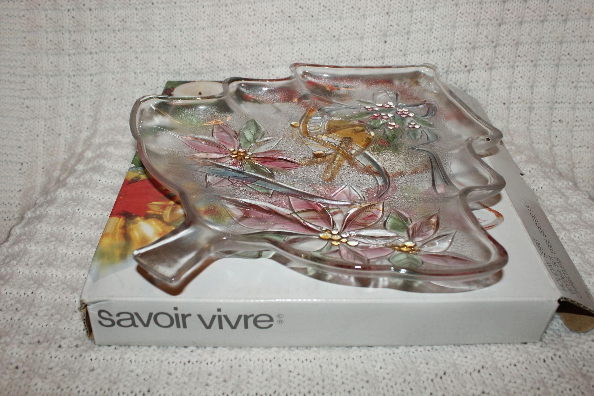 Decorative glass dish with floral design on a white “savoir vivre” box