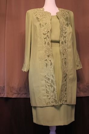 Olive-green sleeveless dress with a gathered waist, displayed on a mannequin.