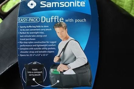 Samsonite Easy-Pack duffle with pouch packaging, blue background, showing a man carrying the bag.
