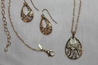 Vintage AVON WAVE Necklace and earrings