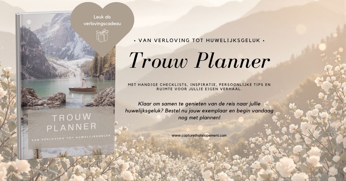 Trouw Planner trouwplanningboekomslag met beige bloemen, bergen en hartlogo.