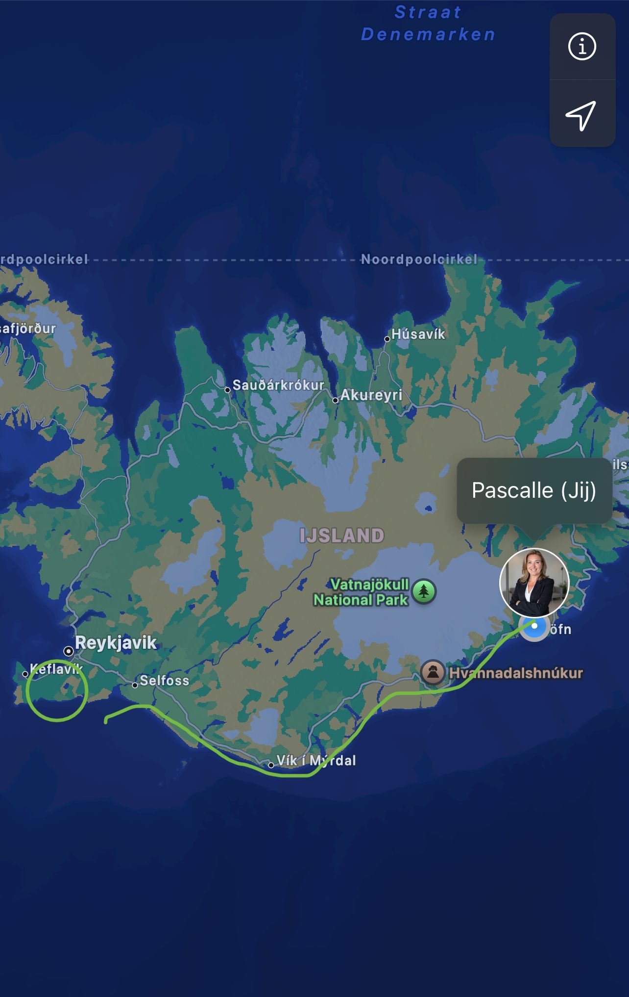 Wereldkaart uit een videogame van een groen eiland omringd door de oceaan, met locatieaanduidingen en routelijnen.